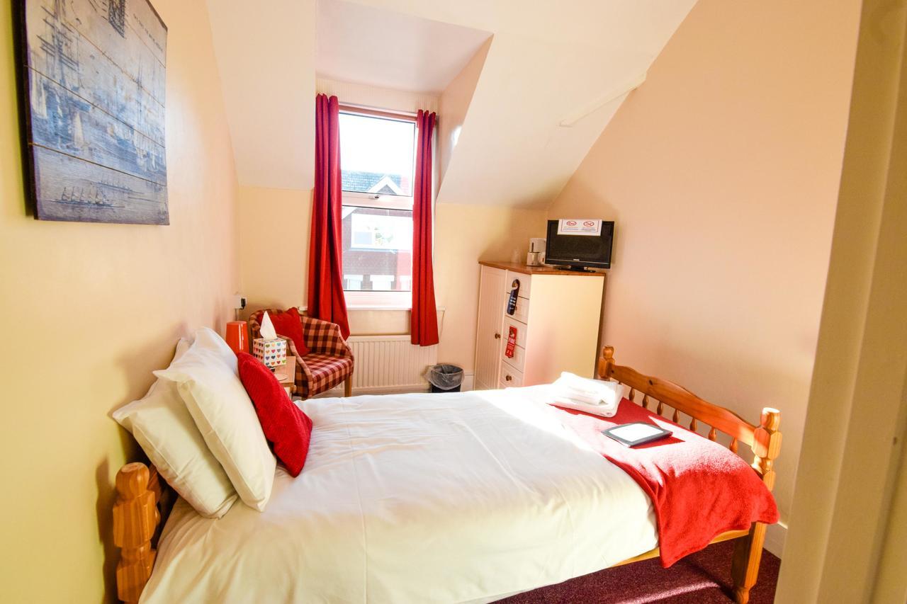 Eastbourne Reymar Bed & Breakfast Екстериор снимка