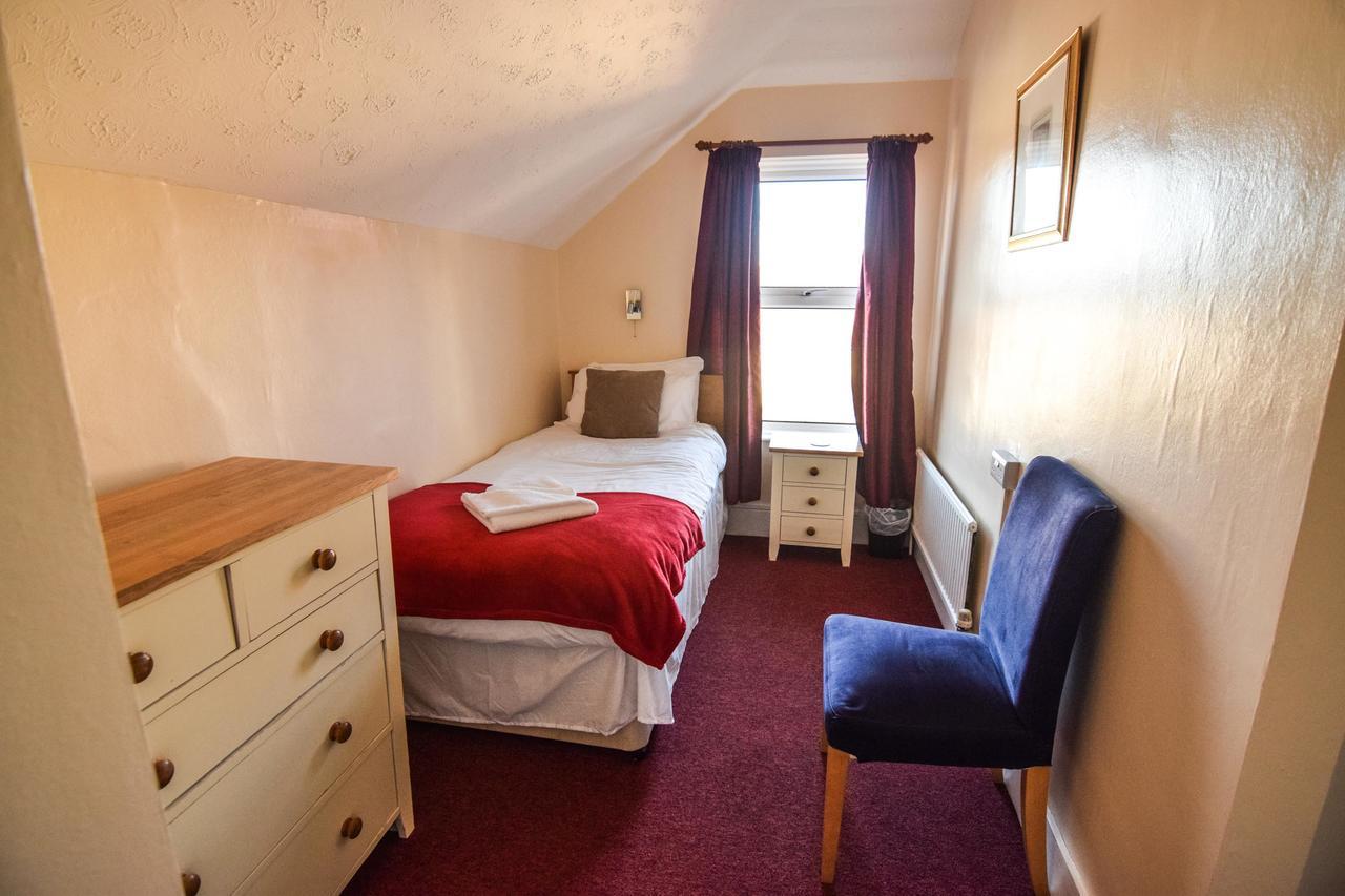 Eastbourne Reymar Bed & Breakfast Екстериор снимка