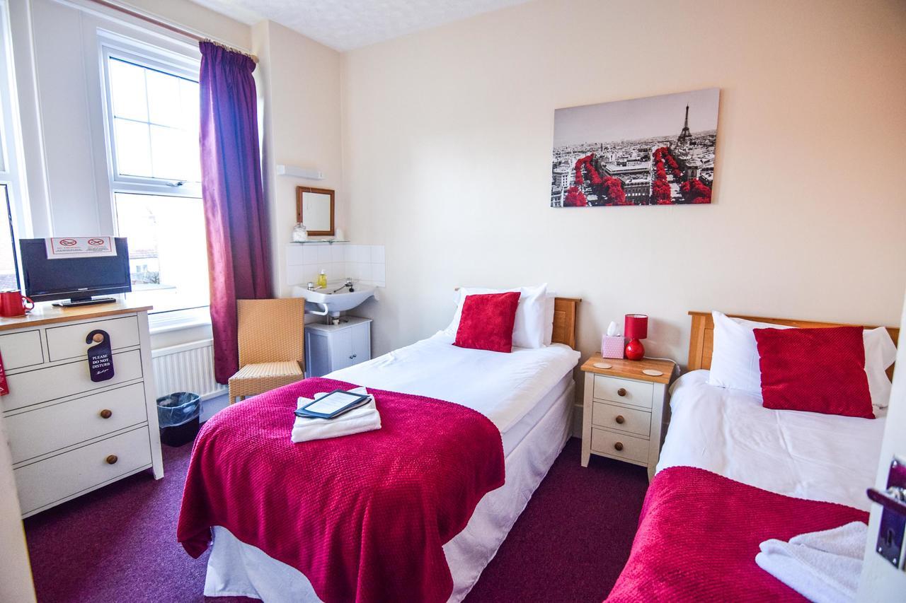 Eastbourne Reymar Bed & Breakfast Екстериор снимка