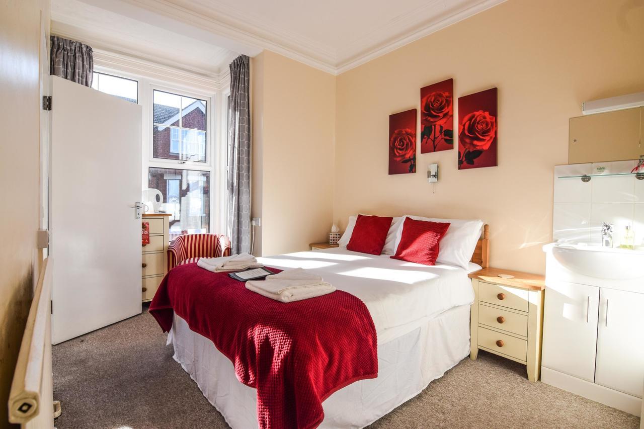 Eastbourne Reymar Bed & Breakfast Екстериор снимка
