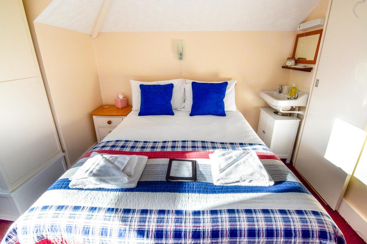 Eastbourne Reymar Bed & Breakfast Екстериор снимка