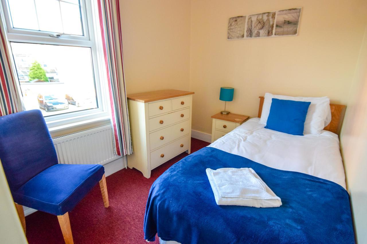 Eastbourne Reymar Bed & Breakfast Екстериор снимка
