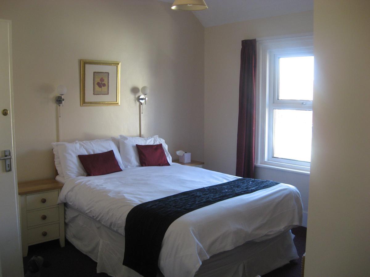 Eastbourne Reymar Bed & Breakfast Екстериор снимка